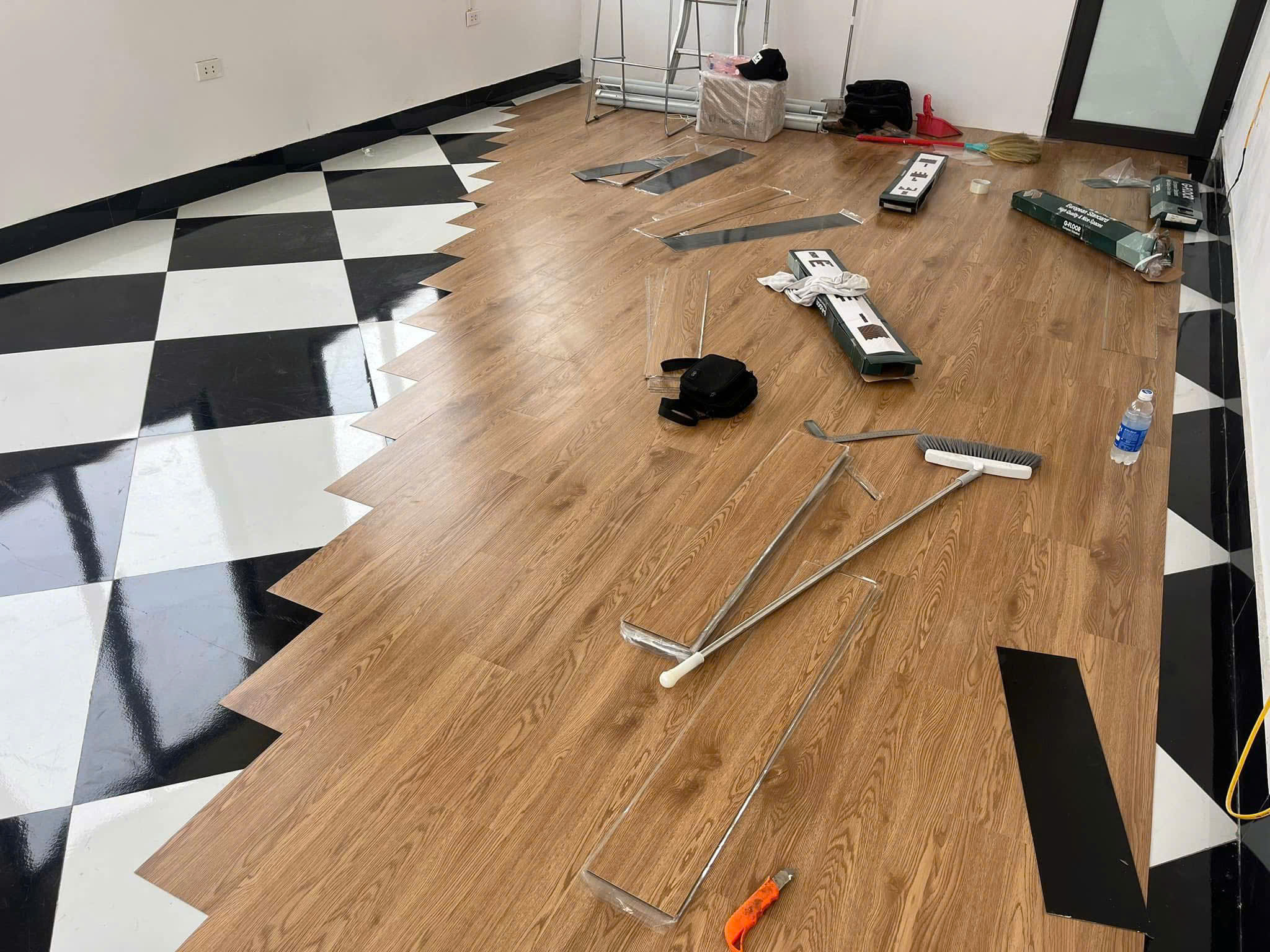 Sàn Nhựa Sẵn keo Sàn Nhựa Sẵn keo