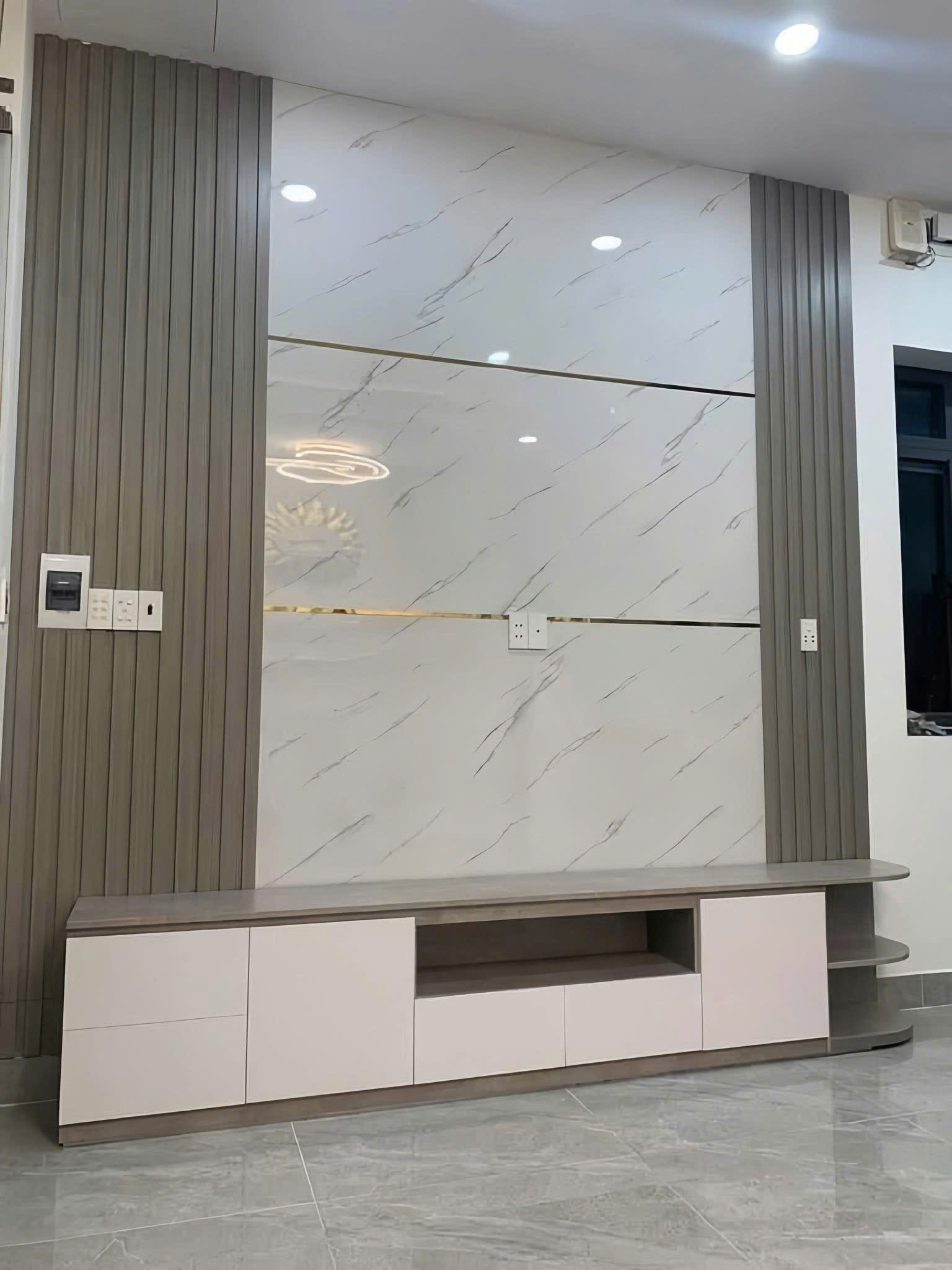 Sự Kết Hợp Hoàn Hảo Giữa Tấm Nano Phẳng Và Lam Sóng: Nâng Cấp Điểm Nhấn Cho Tường Nhà