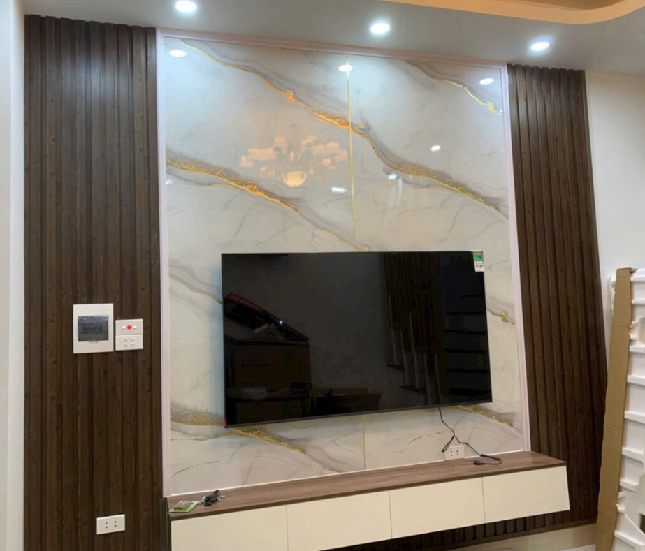 Tạm Biệt Tường Ẩm Mốc Với Tấm Nhựa Ốp Tường Nano: Đẹp Chuẩn Sang – Thi Công Trong Ngày!