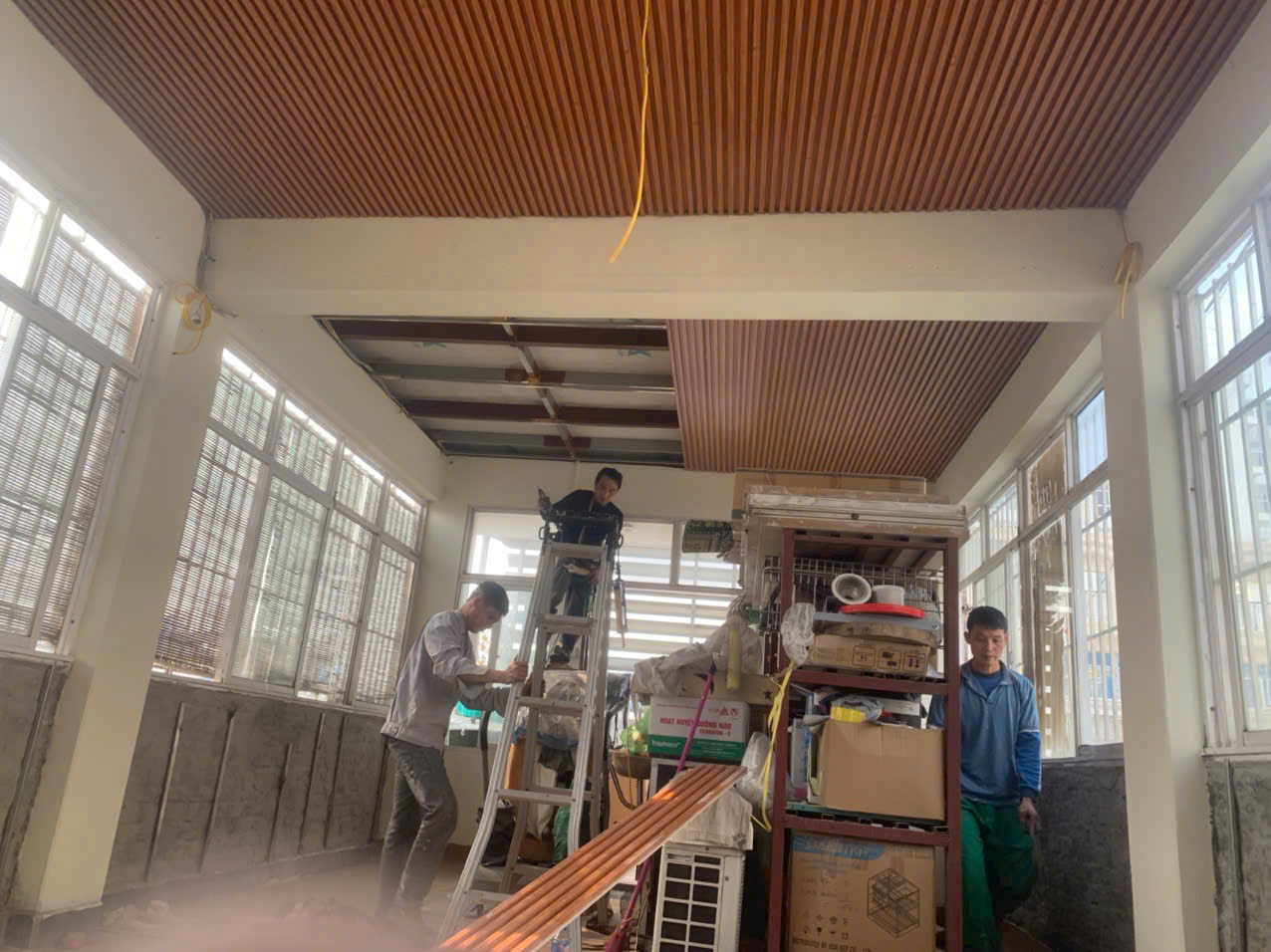 Thay Thế Trần Cũ Bằng Nhựa Nano: Không Nứt Vỡ, Không Lo Bong – Bạn Đã Thử Chưa?